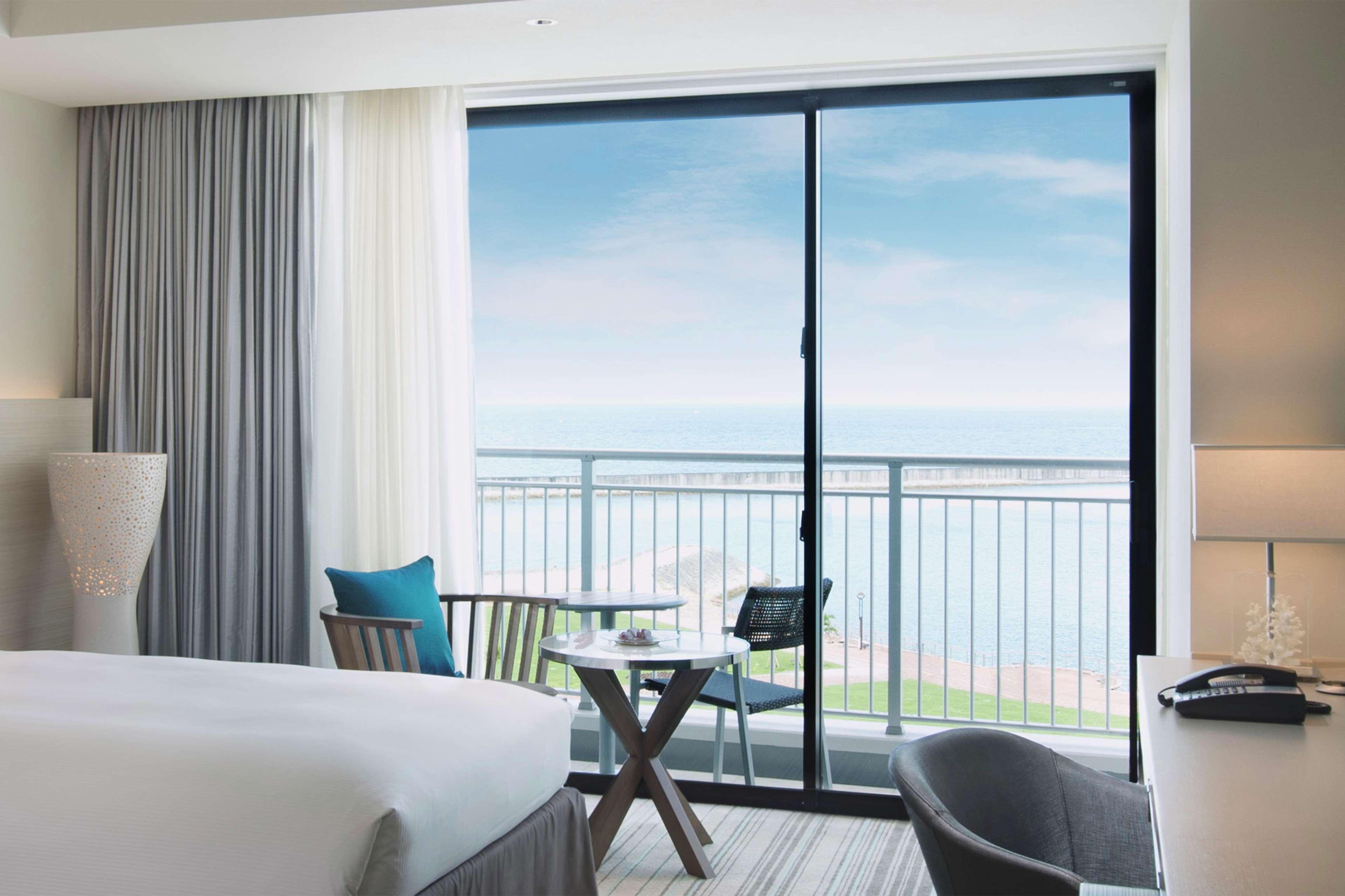 Hilton Okinawa Chatan Resort Exterior foto