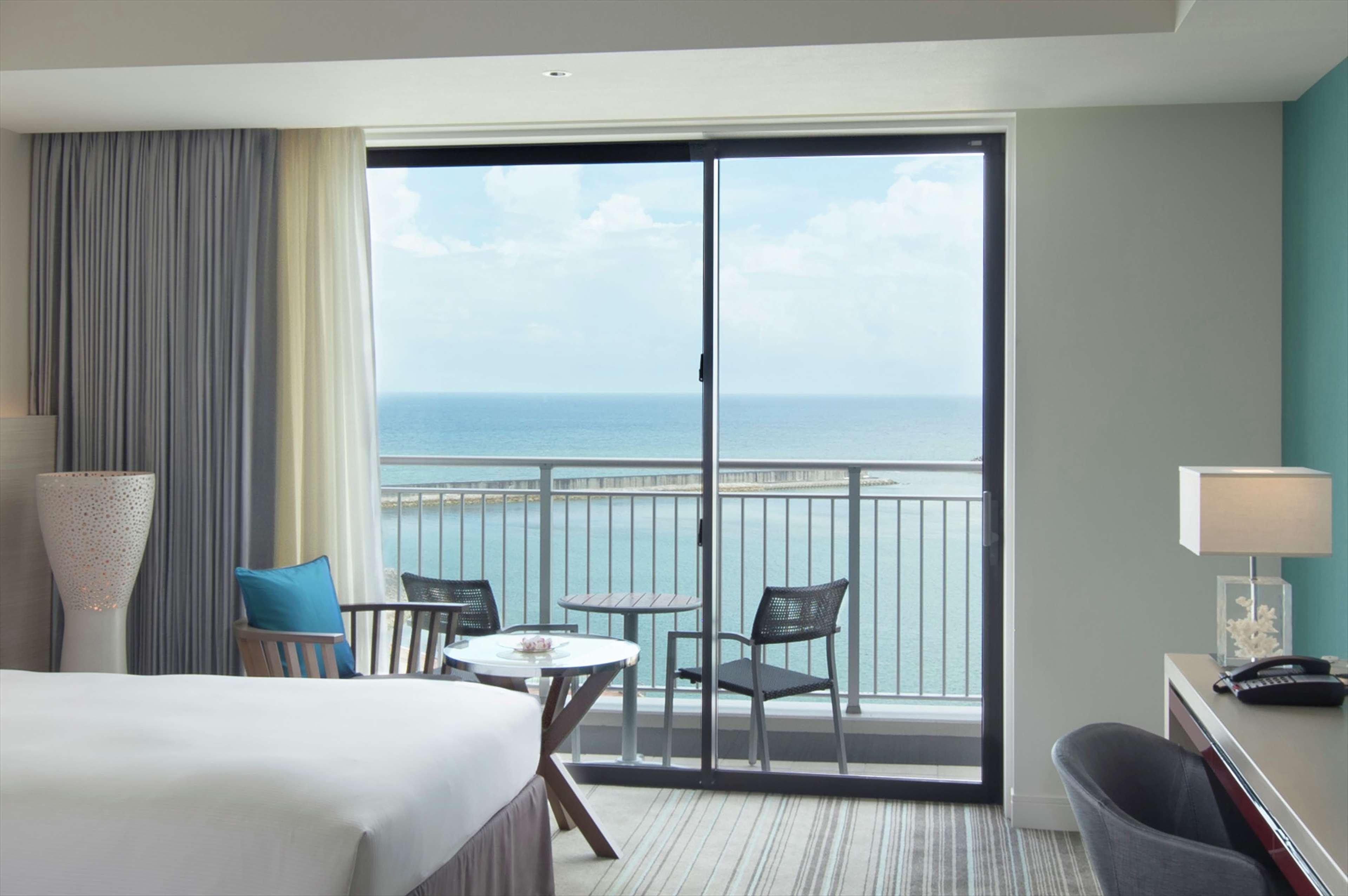 Hilton Okinawa Chatan Resort Exterior foto